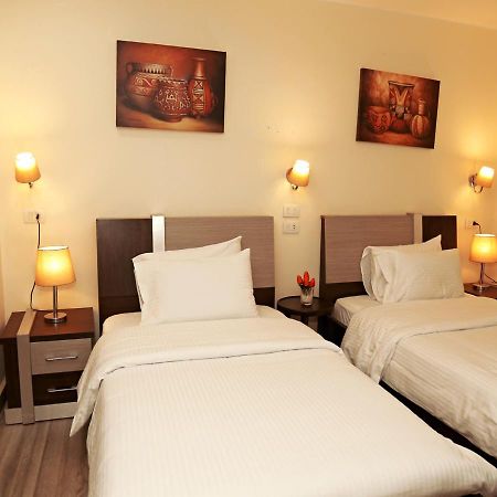 Pyramids Shadow Hotel Кайро Екстериор снимка