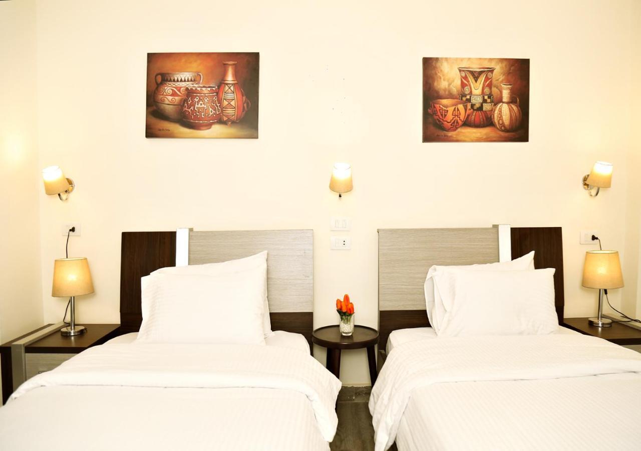 Pyramids Shadow Hotel Кайро Екстериор снимка
